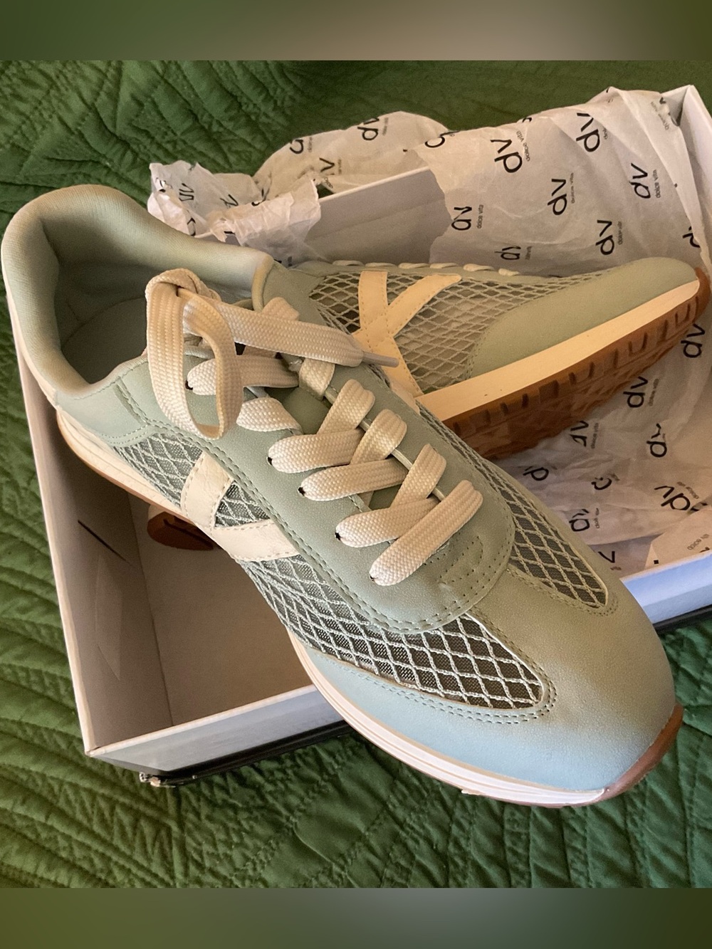 Dolce Vita Women's Sage  Mesh Lace-Up Sneaker Sz 9